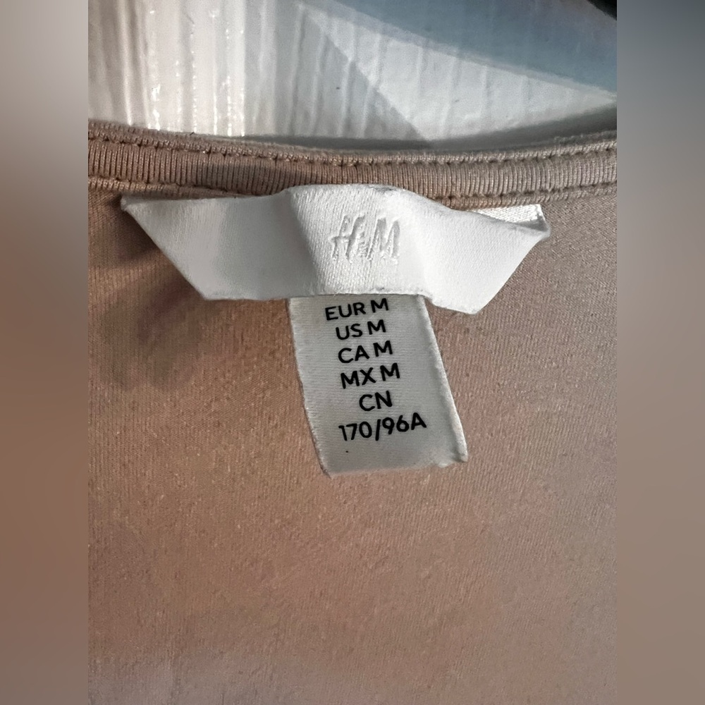 3/$15 H&M Beige Long Sleeve Jersey Top Size Medium Square Neckline EUC - Picture 3 of 7